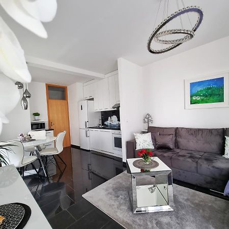 Deluxe Novalja Apartment Bagian luar foto