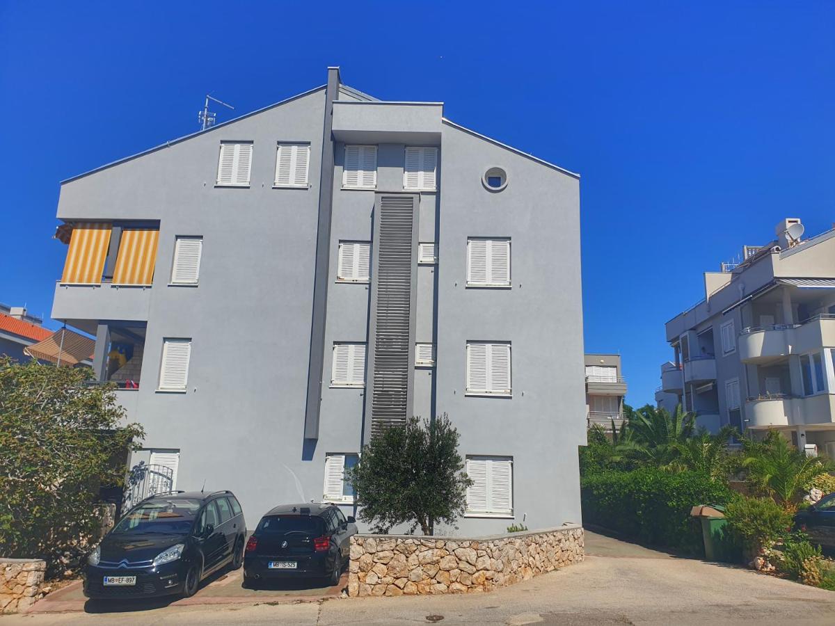 Deluxe Novalja Apartment Bagian luar foto