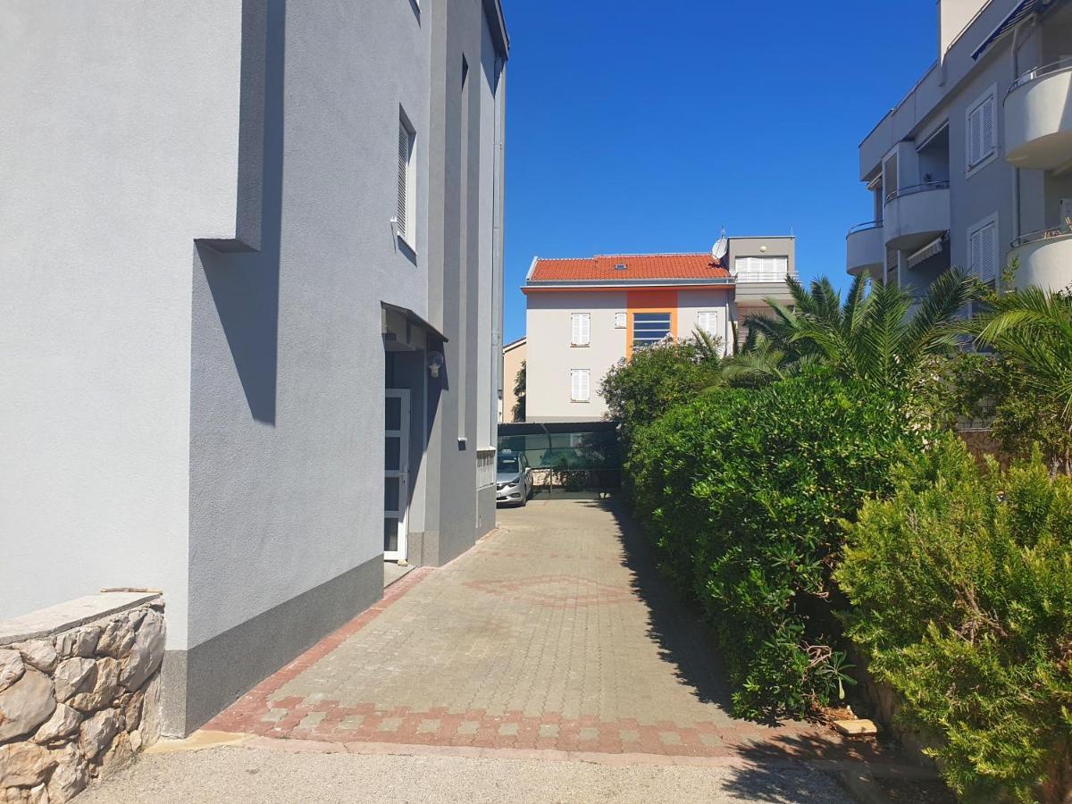 Deluxe Novalja Apartment Bagian luar foto