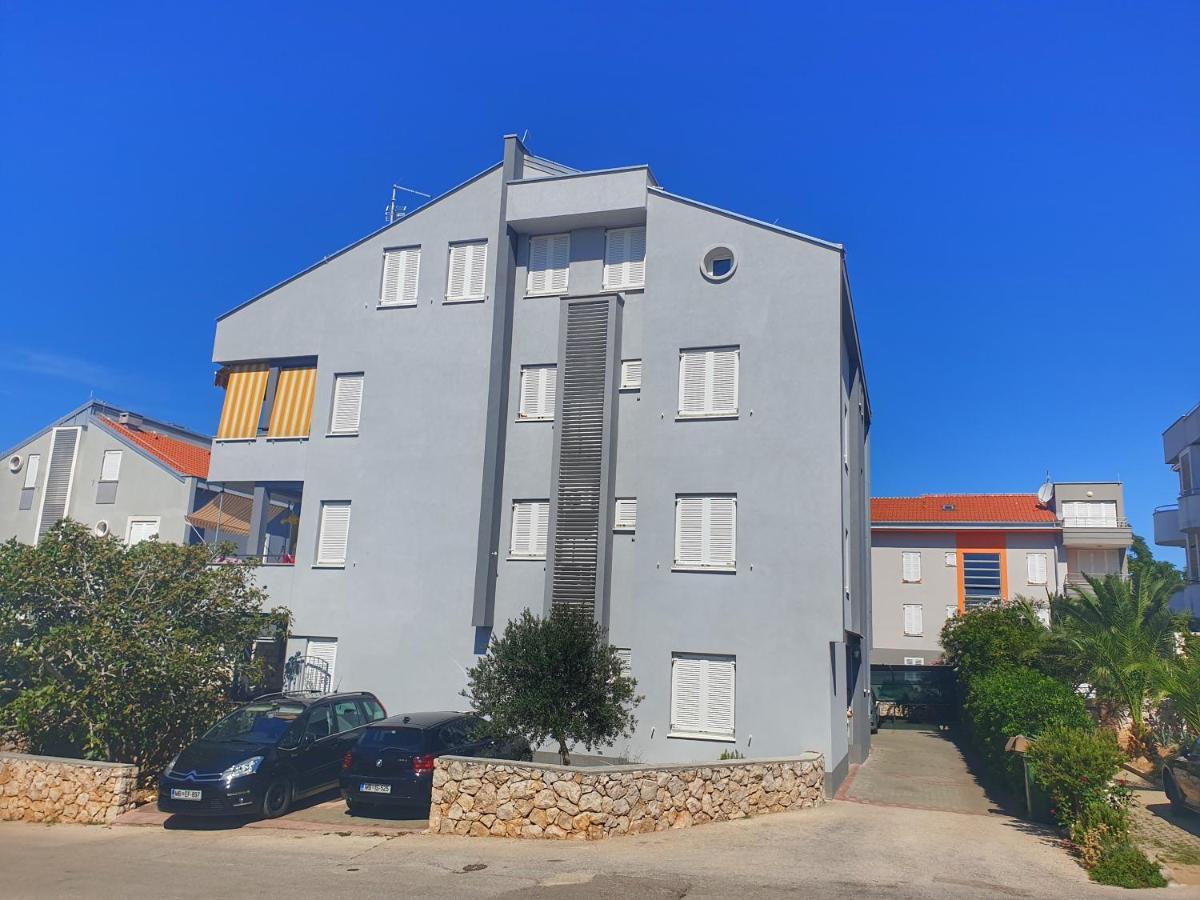 Deluxe Novalja Apartment Bagian luar foto