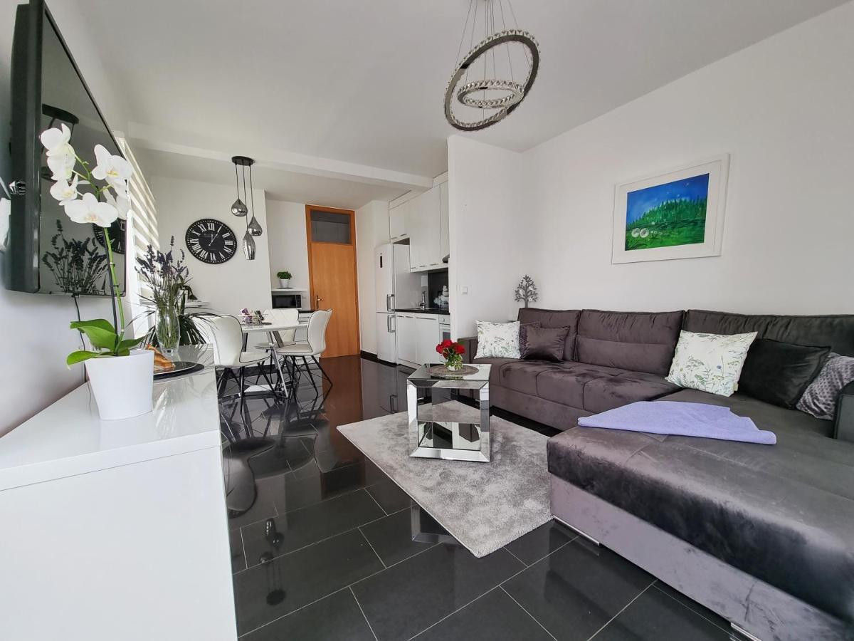 Deluxe Novalja Apartment Bagian luar foto