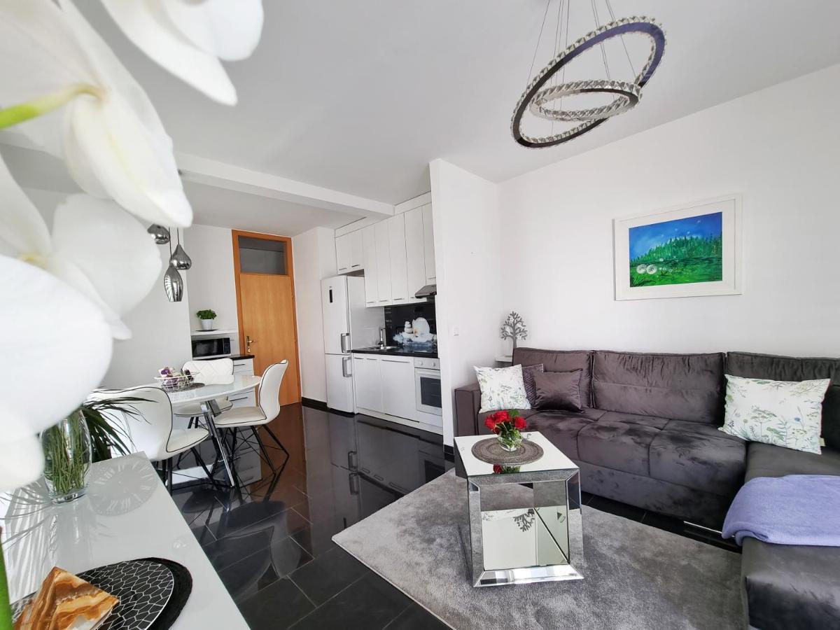 Deluxe Novalja Apartment Bagian luar foto