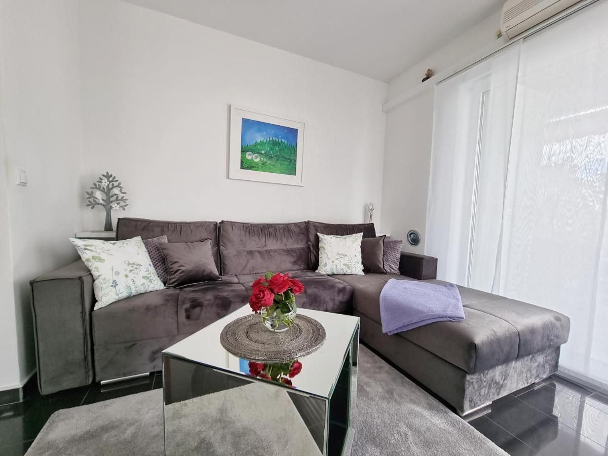Deluxe Novalja Apartment Bagian luar foto
