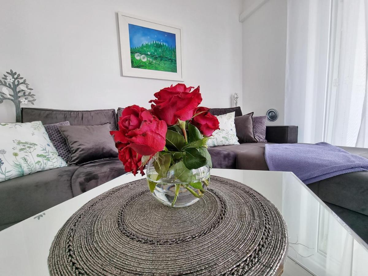 Deluxe Novalja Apartment Bagian luar foto