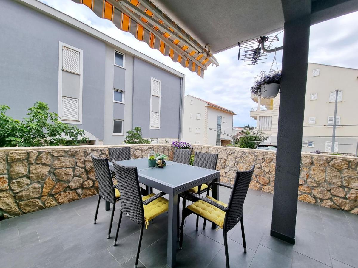 Deluxe Novalja Apartment Bagian luar foto