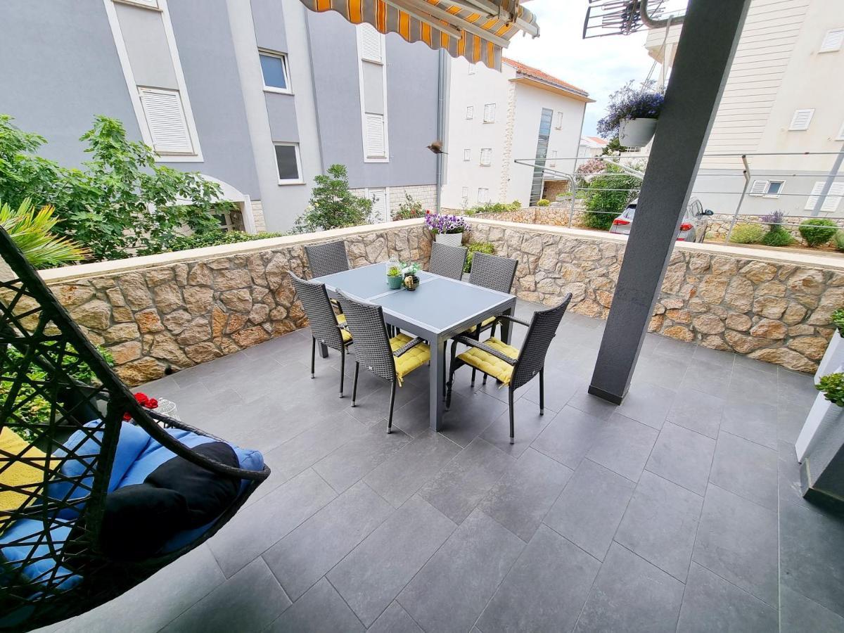 Deluxe Novalja Apartment Bagian luar foto