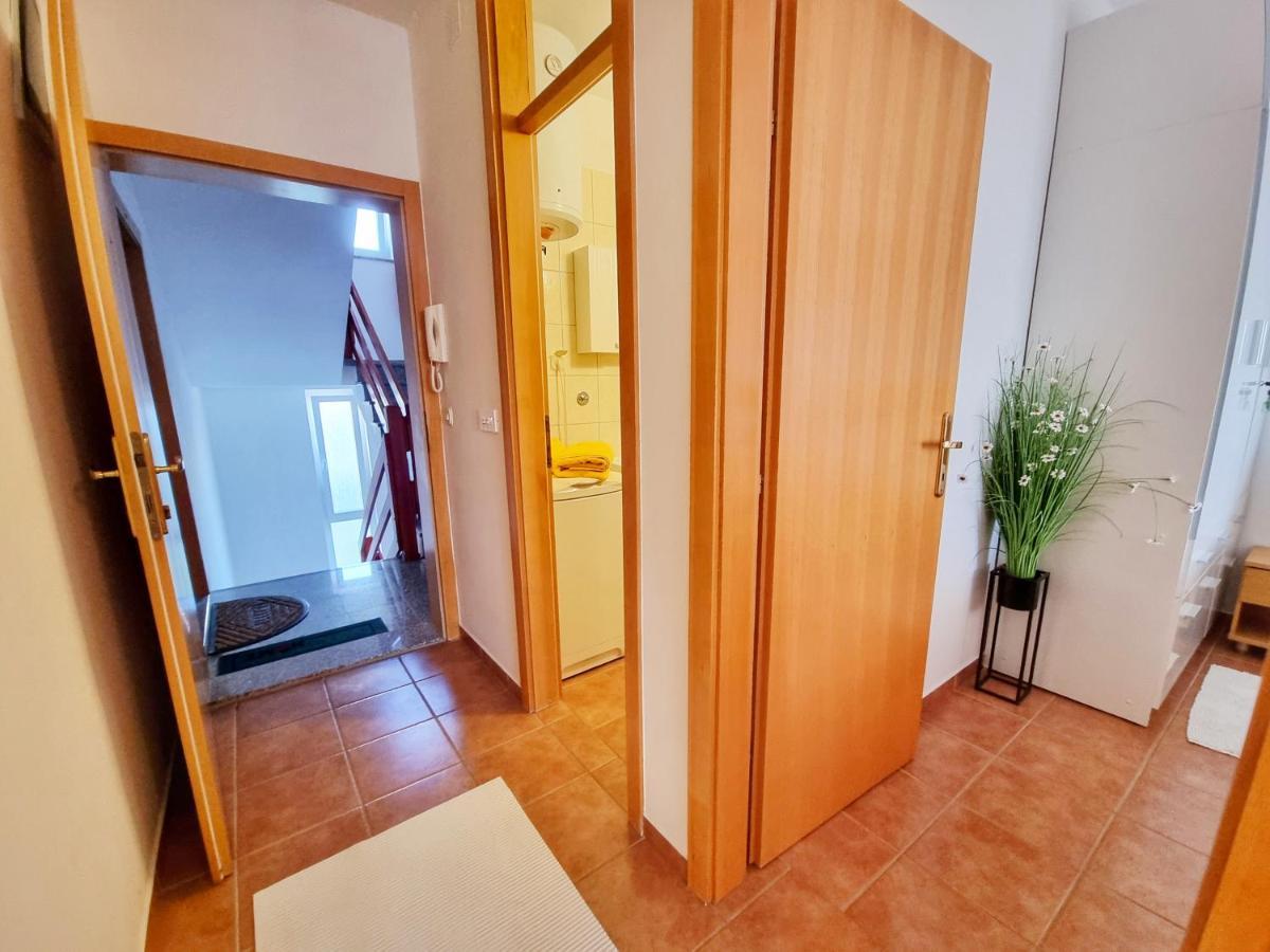 Deluxe Novalja Apartment Bagian luar foto