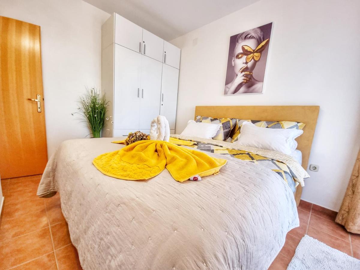 Deluxe Novalja Apartment Bagian luar foto