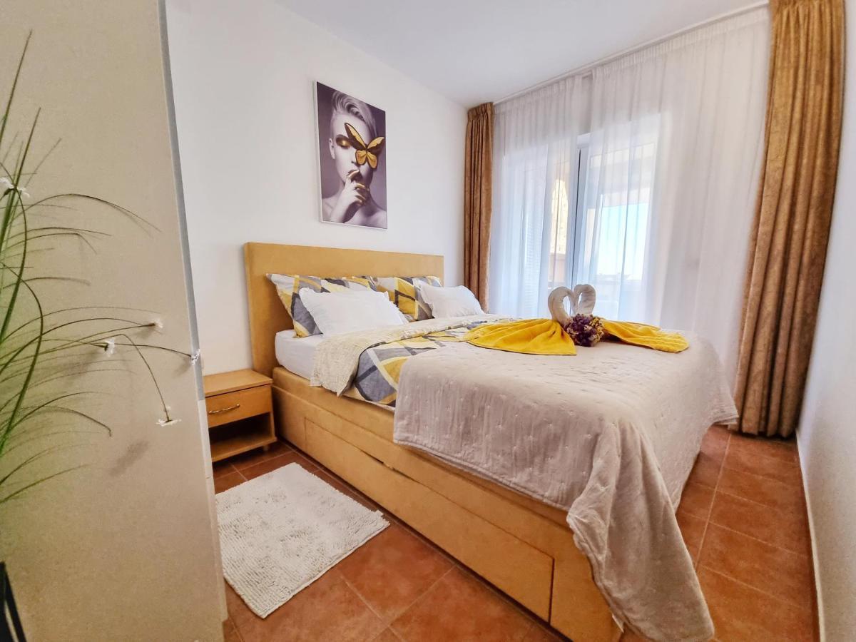 Deluxe Novalja Apartment Bagian luar foto
