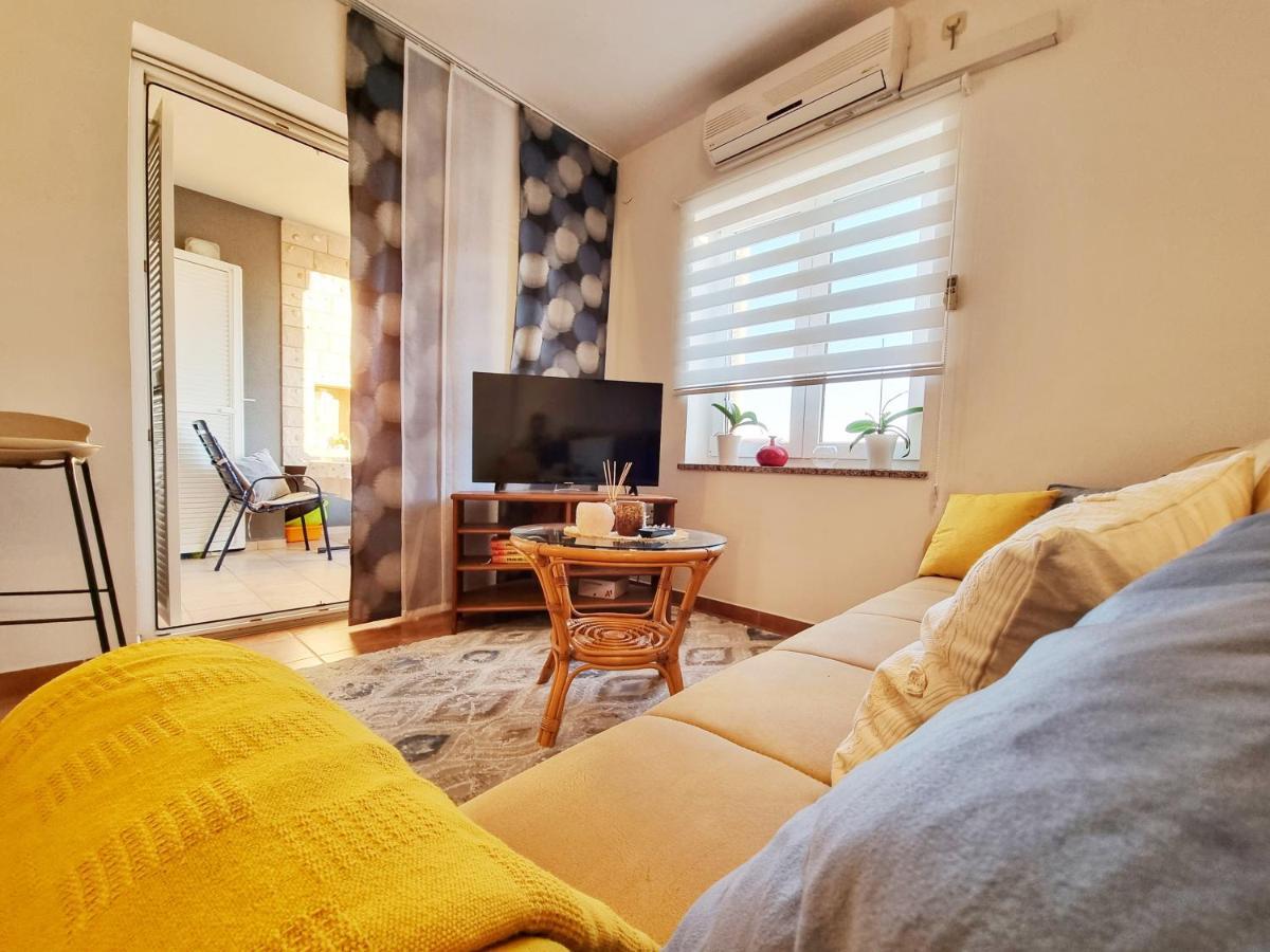 Deluxe Novalja Apartment Bagian luar foto