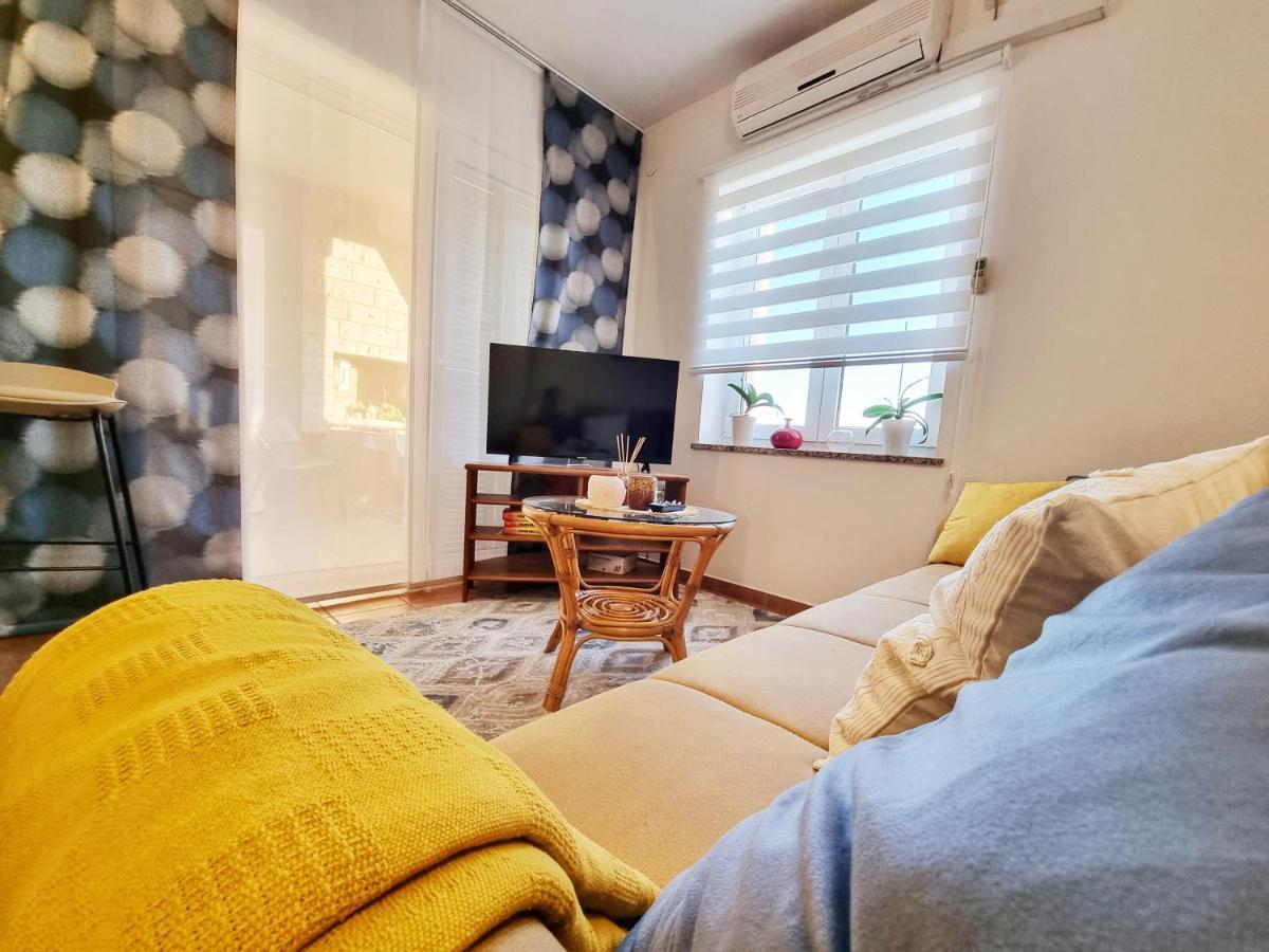 Deluxe Novalja Apartment Bagian luar foto