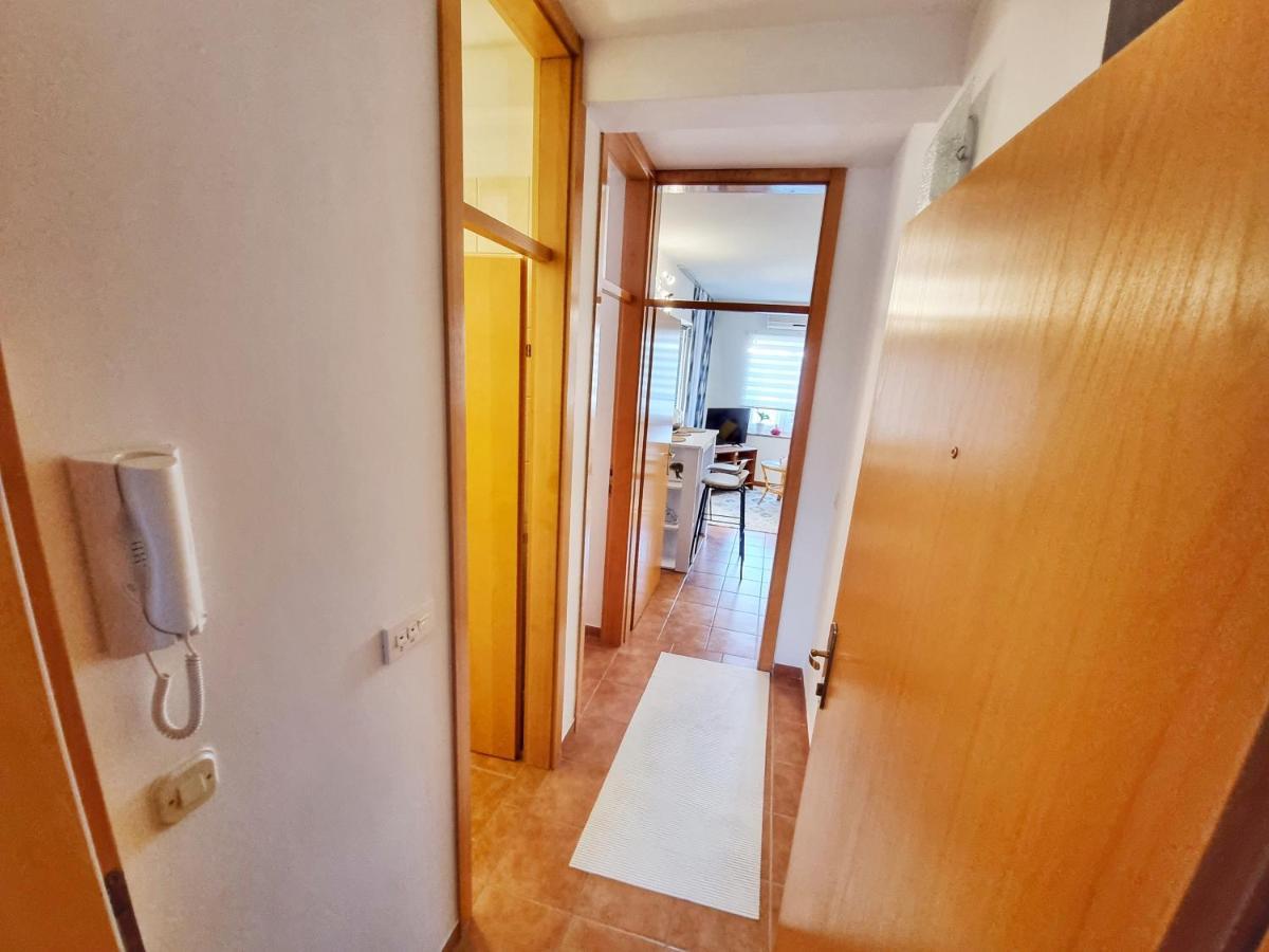 Deluxe Novalja Apartment Bagian luar foto