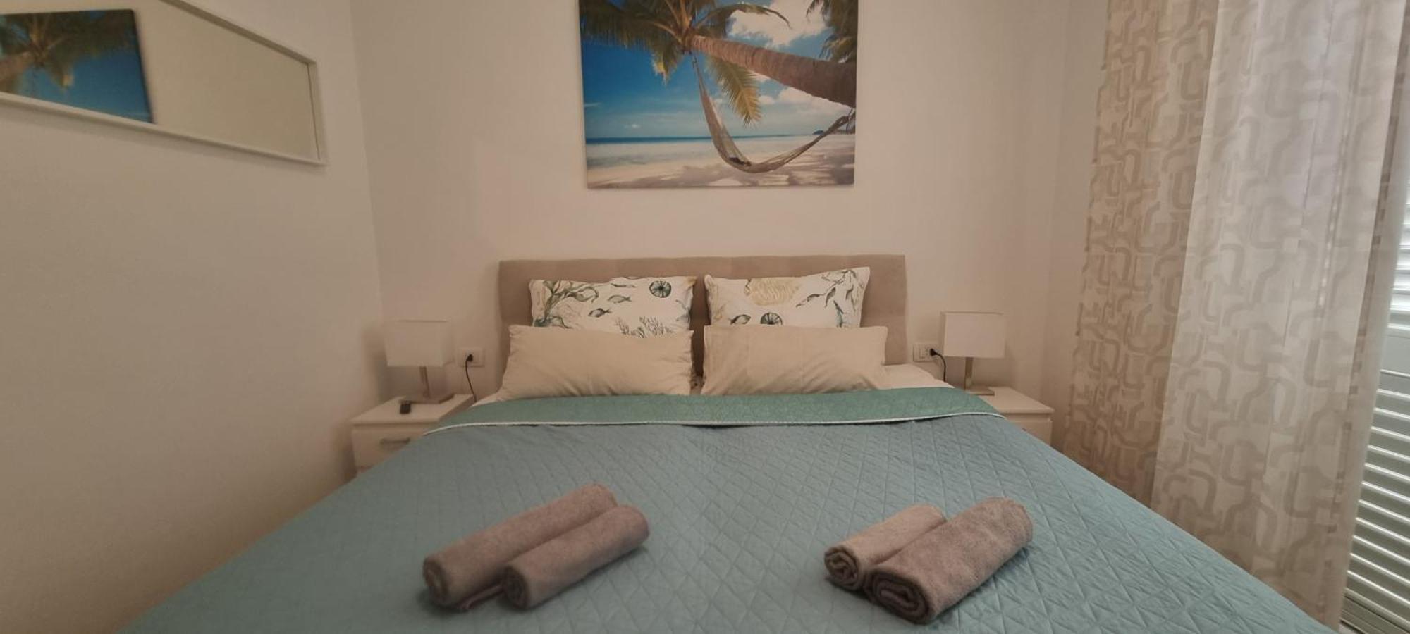 Deluxe Novalja Apartment Bagian luar foto